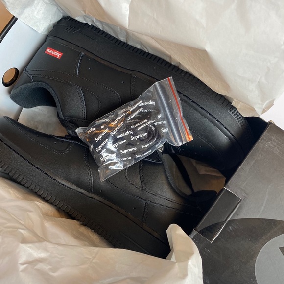 Supreme x Nike Air Force 1 - Picture 3 of 6